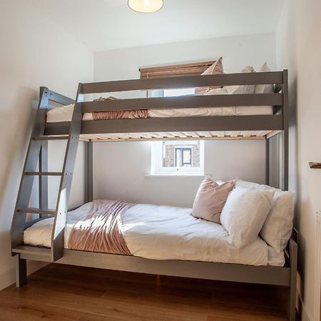באת' Modern 3 Bedroom House With Parking מראה חיצוני תמונה