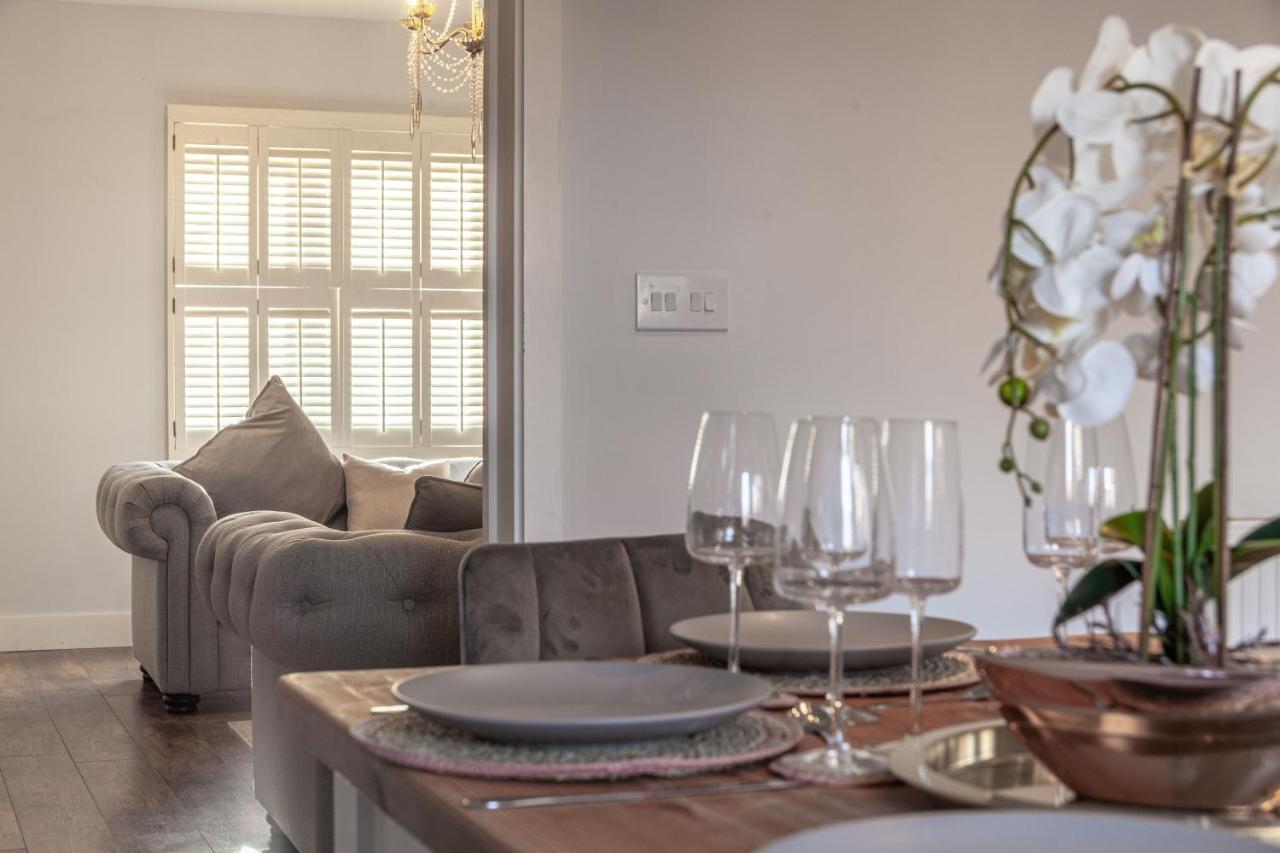 באת' Modern 3 Bedroom House With Parking מראה חיצוני תמונה